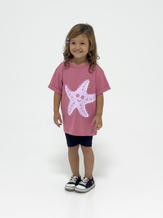 BLUSA MENINA OVERSIZED MANGA DOBRADA COM ESTAMPA DE ESTRELA