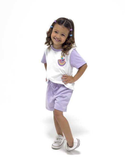 CONJUNTO INFANTIL MENINA COM APLICAÇÃO ARCO IRIS